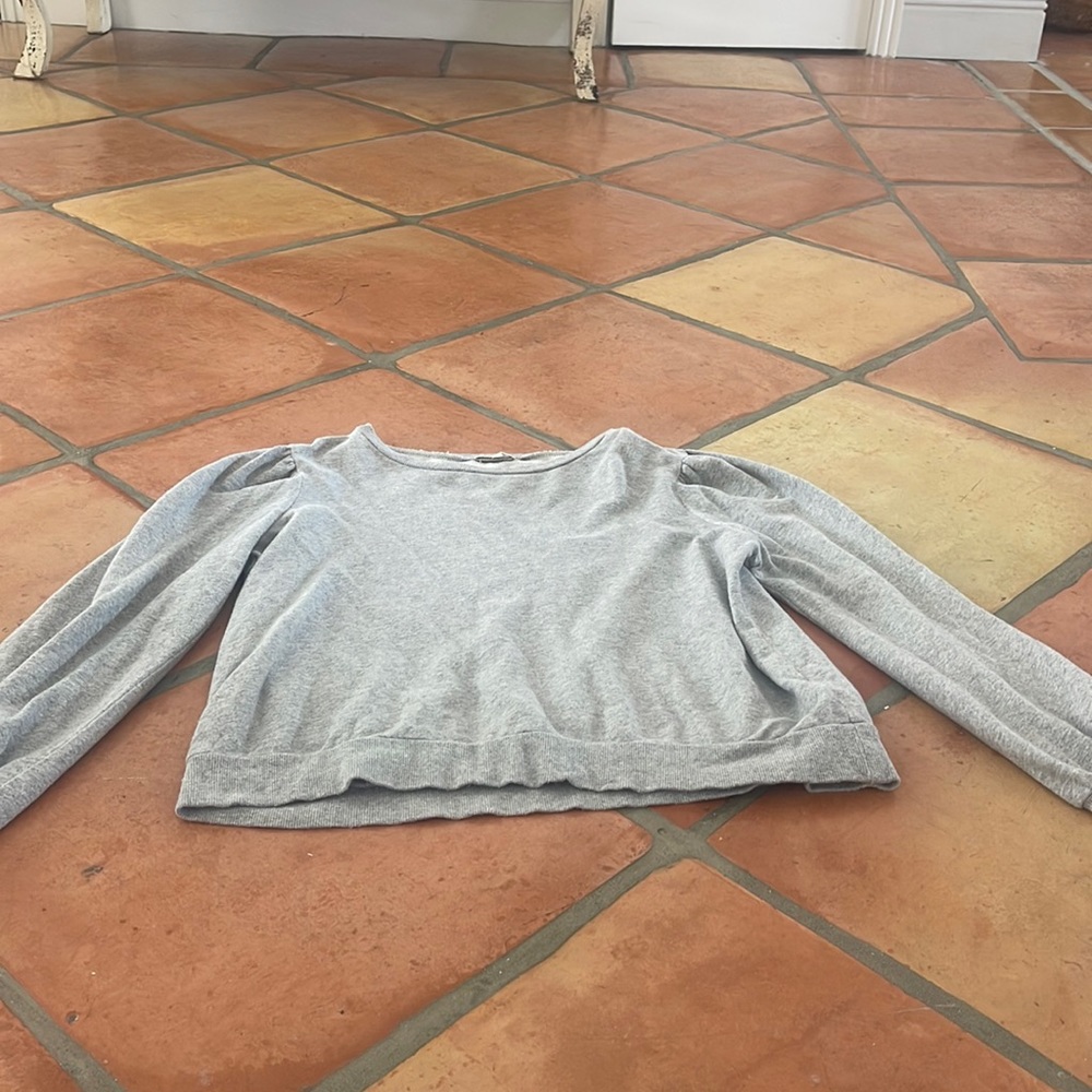 Gray puffy sleeve sweatshirt
